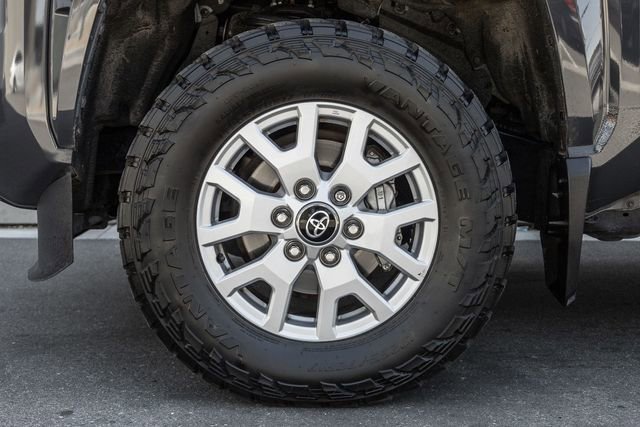Used 2025 Toyota Tacoma SR5 AWD/4WD image 15