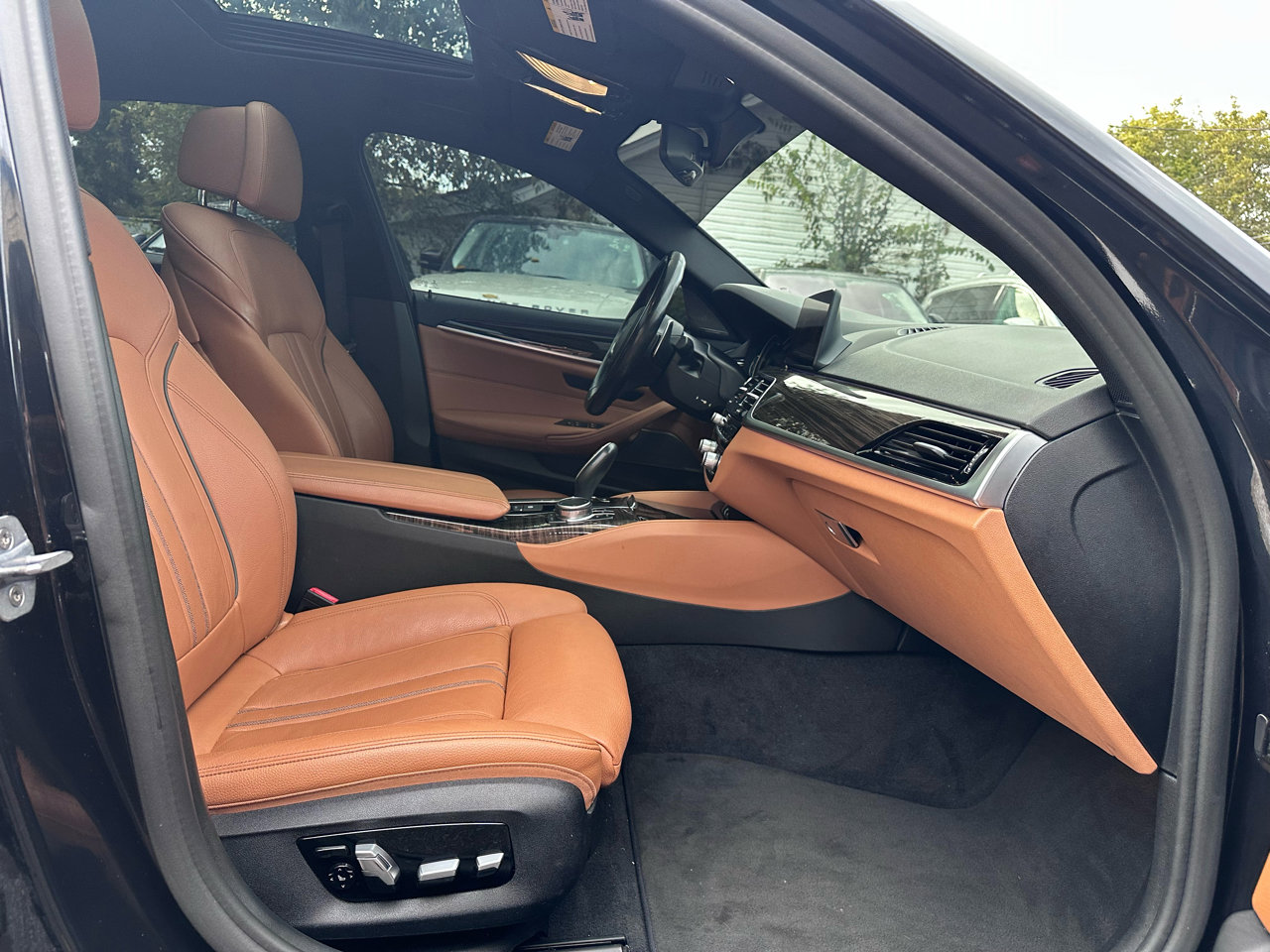 Used 2019 BMW 530i w/ M Sport Package image 11