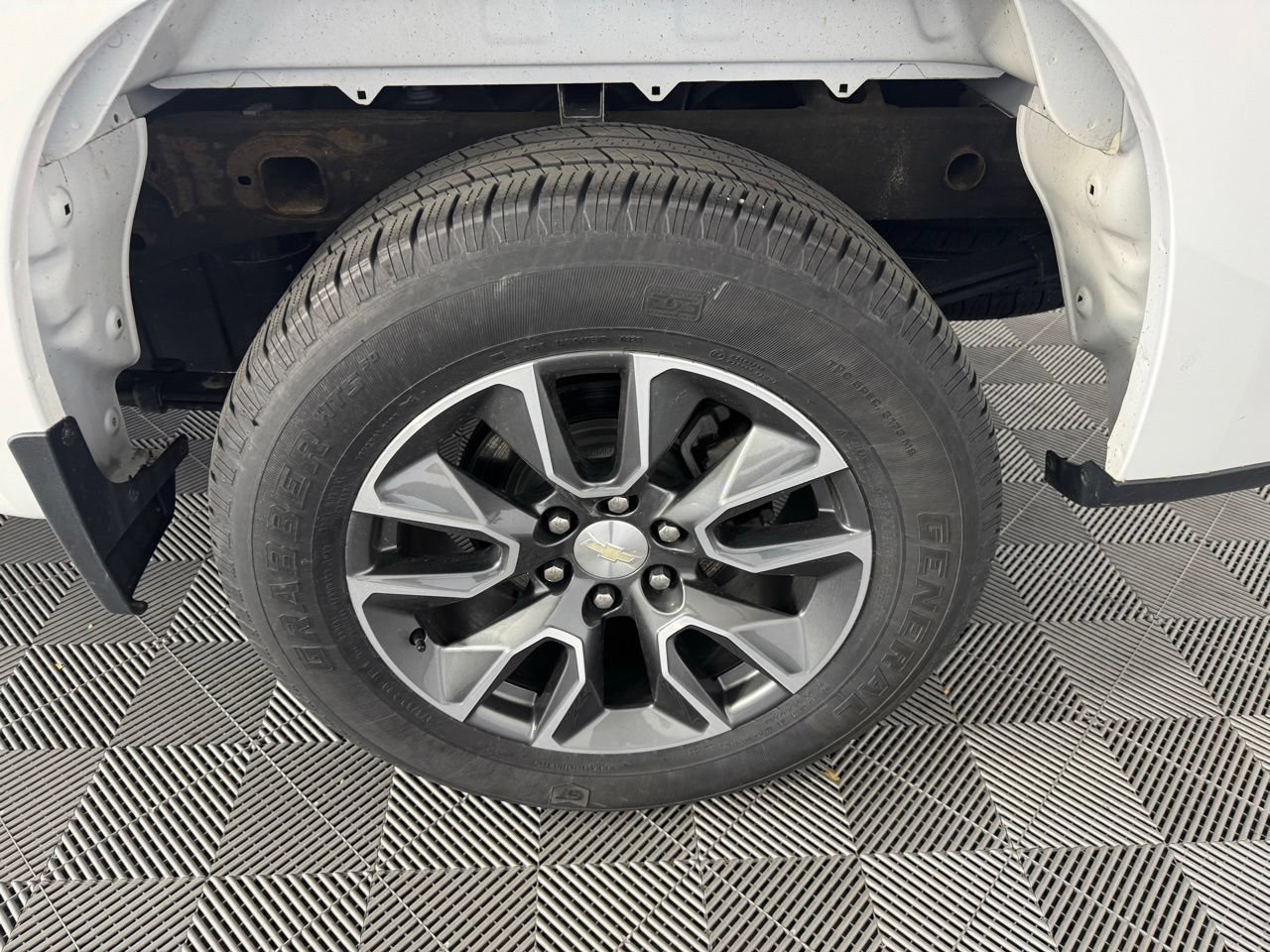 Used 2023 Chevrolet Silverado 1500 LT AWD/4WD image 13