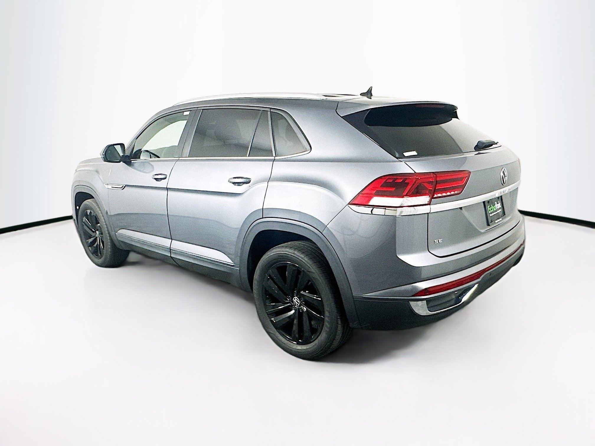 Used 2022 Volkswagen Atlas Cross Sport SE w/ Black Wheel Package FWD image 5