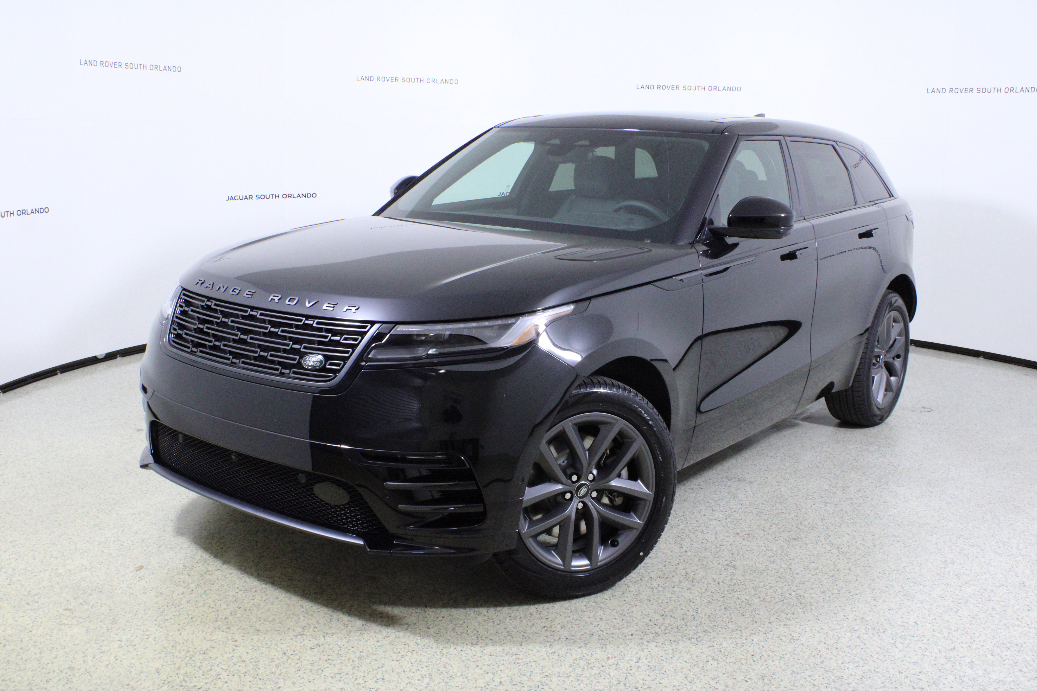 New 2026 Land Rover Range Rover Velar Dynamic SE image 1
