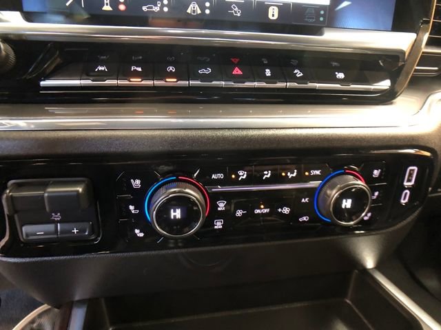 Used 2024 Chevrolet Silverado 1500 High Country w/ Technology Package AWD/4WD image 17