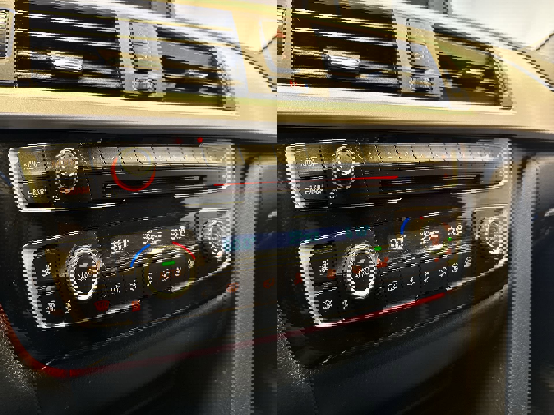 Used 2018 BMW 320i xDrive Sedan image 18