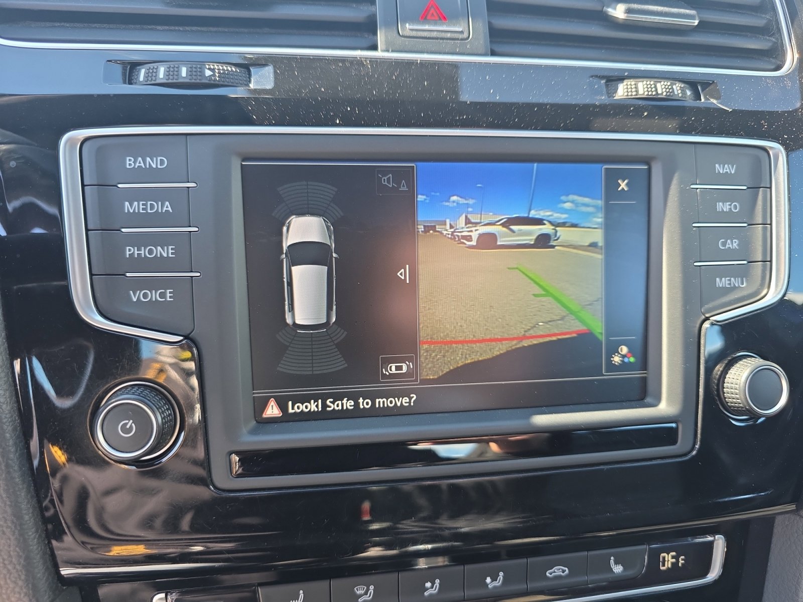 Used 2016 Volkswagen Golf 4-Door image 29