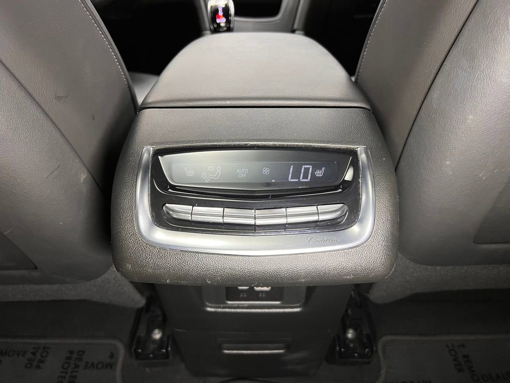 Used 2025 Cadillac XT6 Premium Luxury image 31