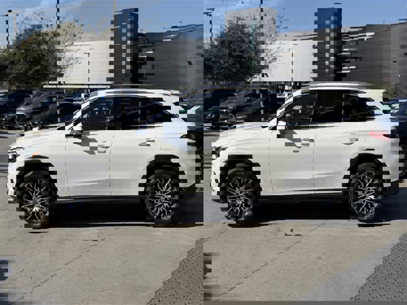 Used 2023 Mercedes-Benz GLC 300 4MATIC w/ Exclusive Trim Package image 3