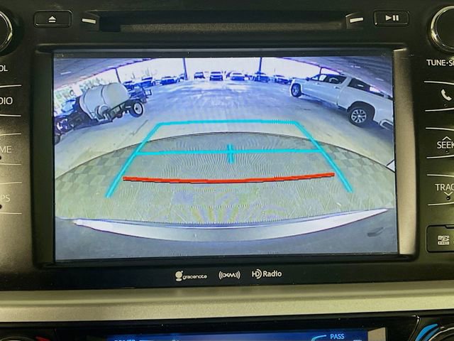 Used 2019 Toyota Highlander XLE FWD image 22
