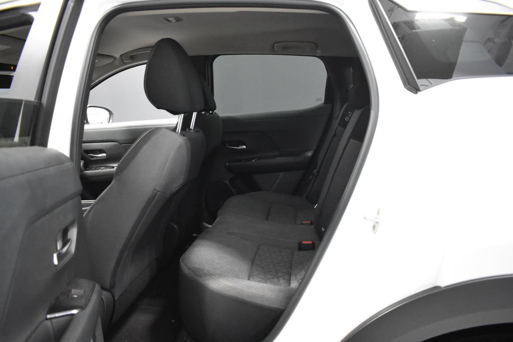 Certified 2025 Nissan Kicks SV AWD/4WD image 28