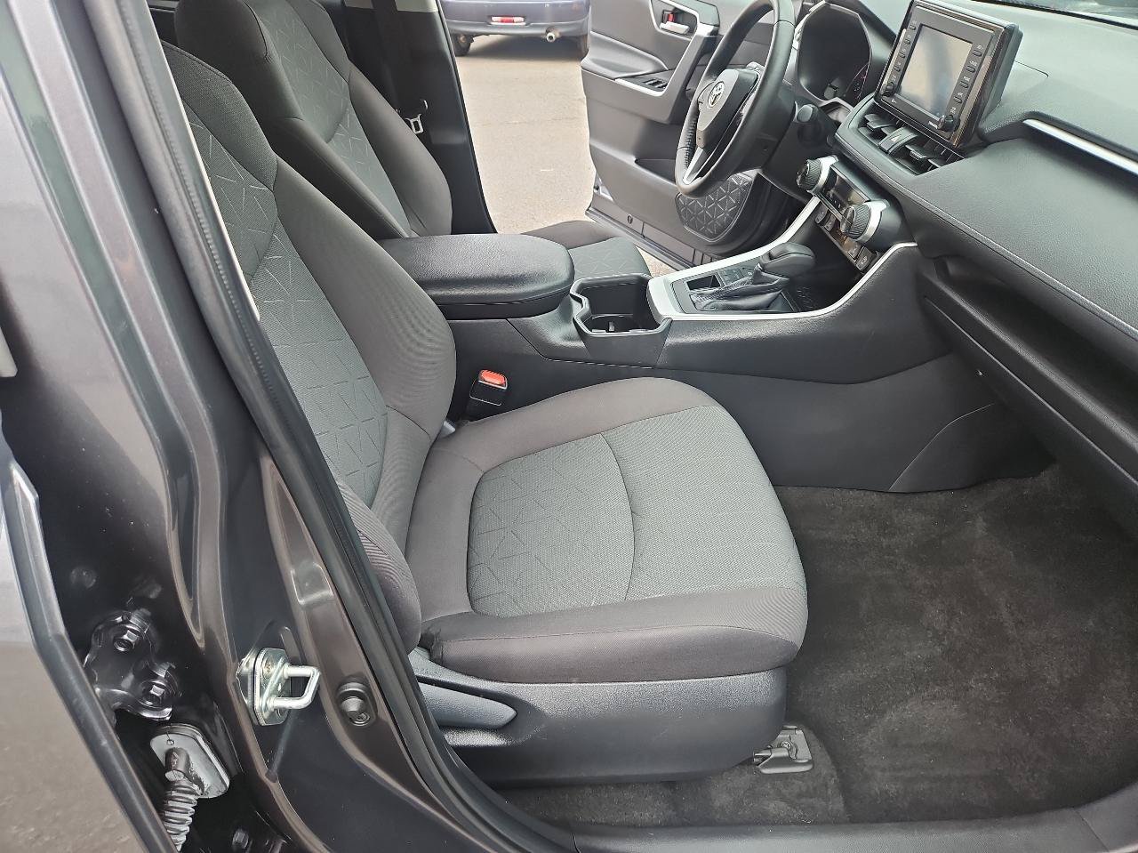 Used 2022 Toyota RAV4 XLE w/ Convenience Package AWD/4WD image 17
