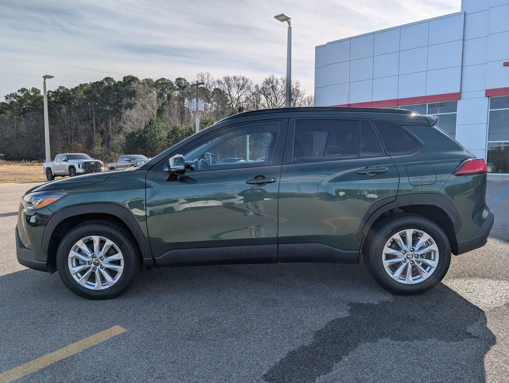 Used 2022 Toyota Corolla Cross LE image 2