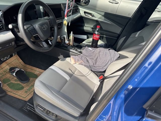 Used 2025 Toyota Camry SE w/ Convenience Package image 30