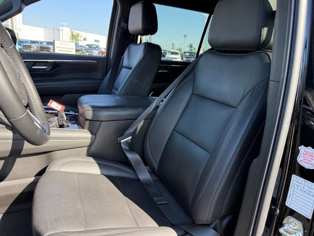 Used 2025 Chevrolet Suburban Z71 AWD/4WD image 5