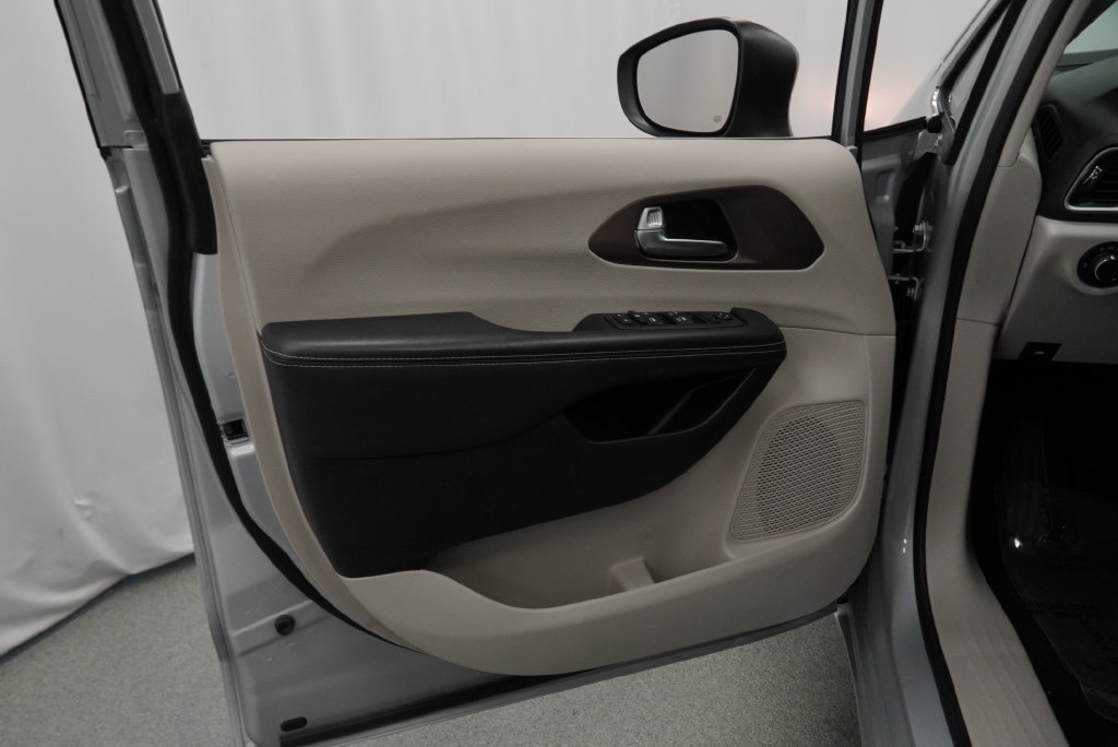 Used 2024 Chrysler Voyager LX FWD image 32