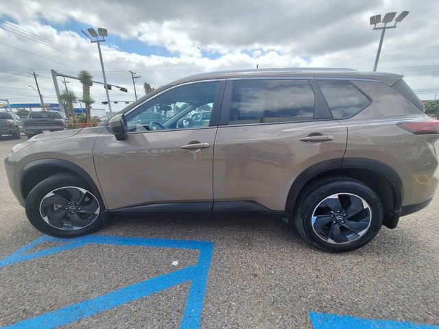 Certified 2024 Nissan Rogue SV w/ SV Premium Package FWD image 4