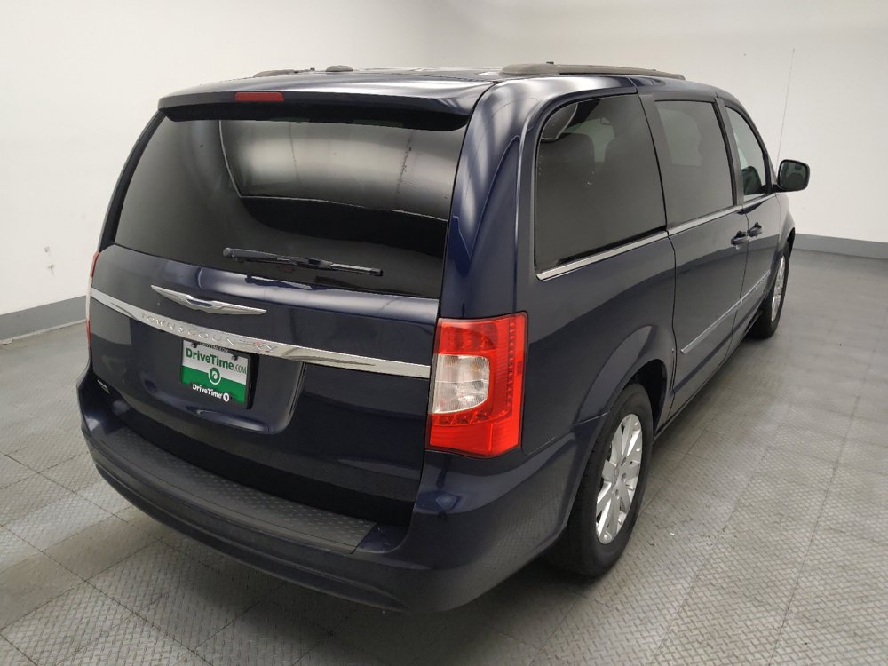 Used 2015 Chrysler Town & Country Touring FWD image 9