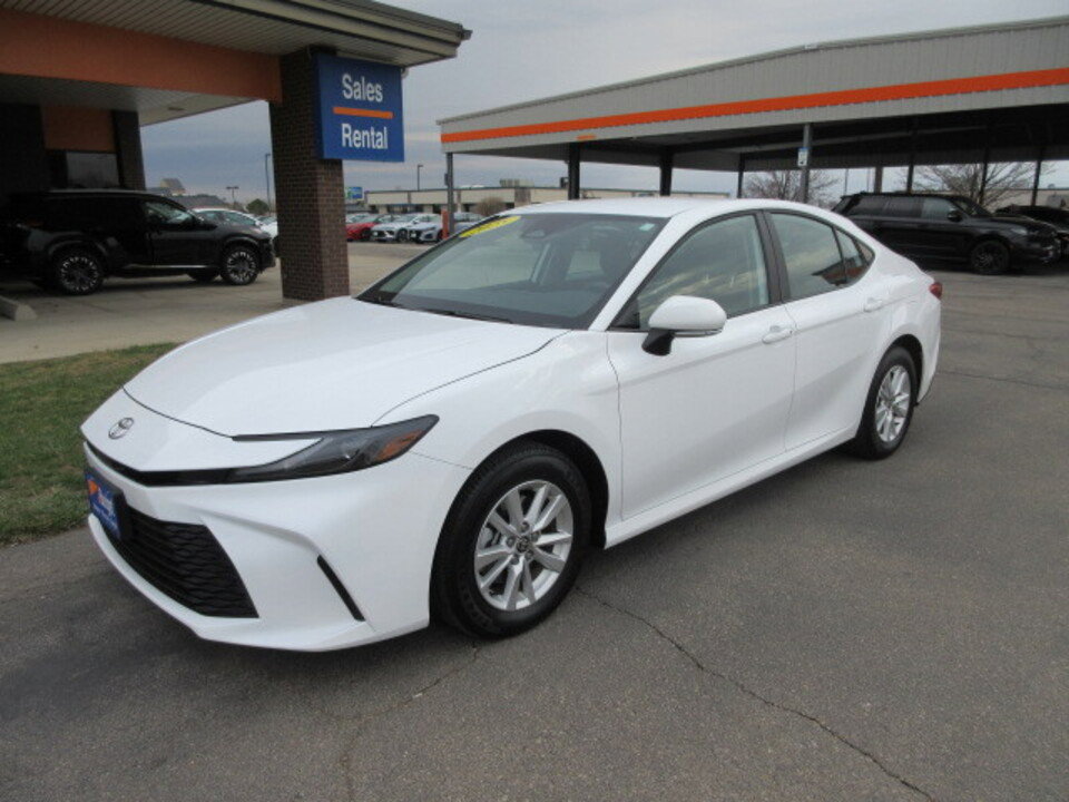 Used 2025 Toyota Camry LE w/ Convenience Package image 38