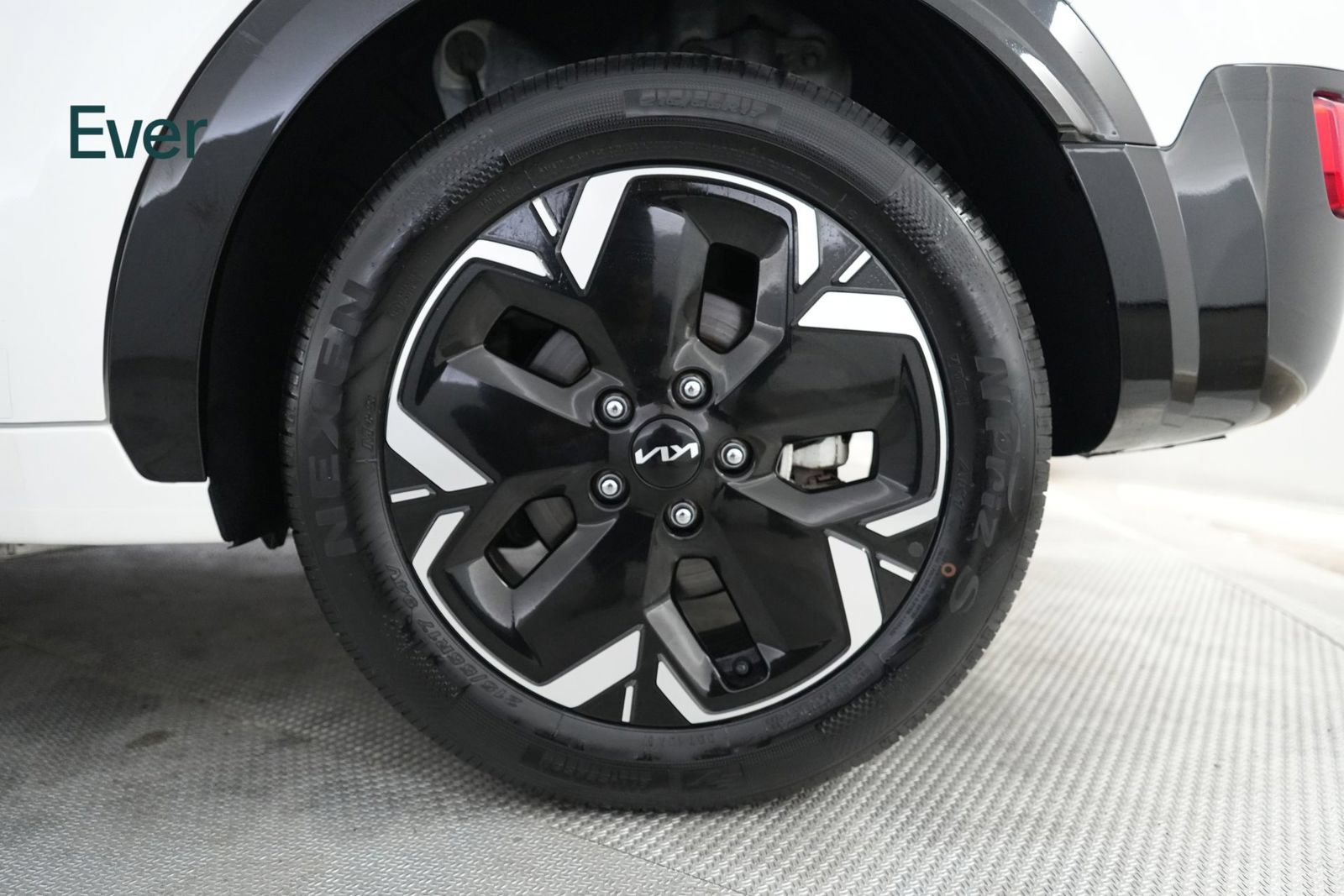 Used 2024 Kia Niro Wind FWD image 9