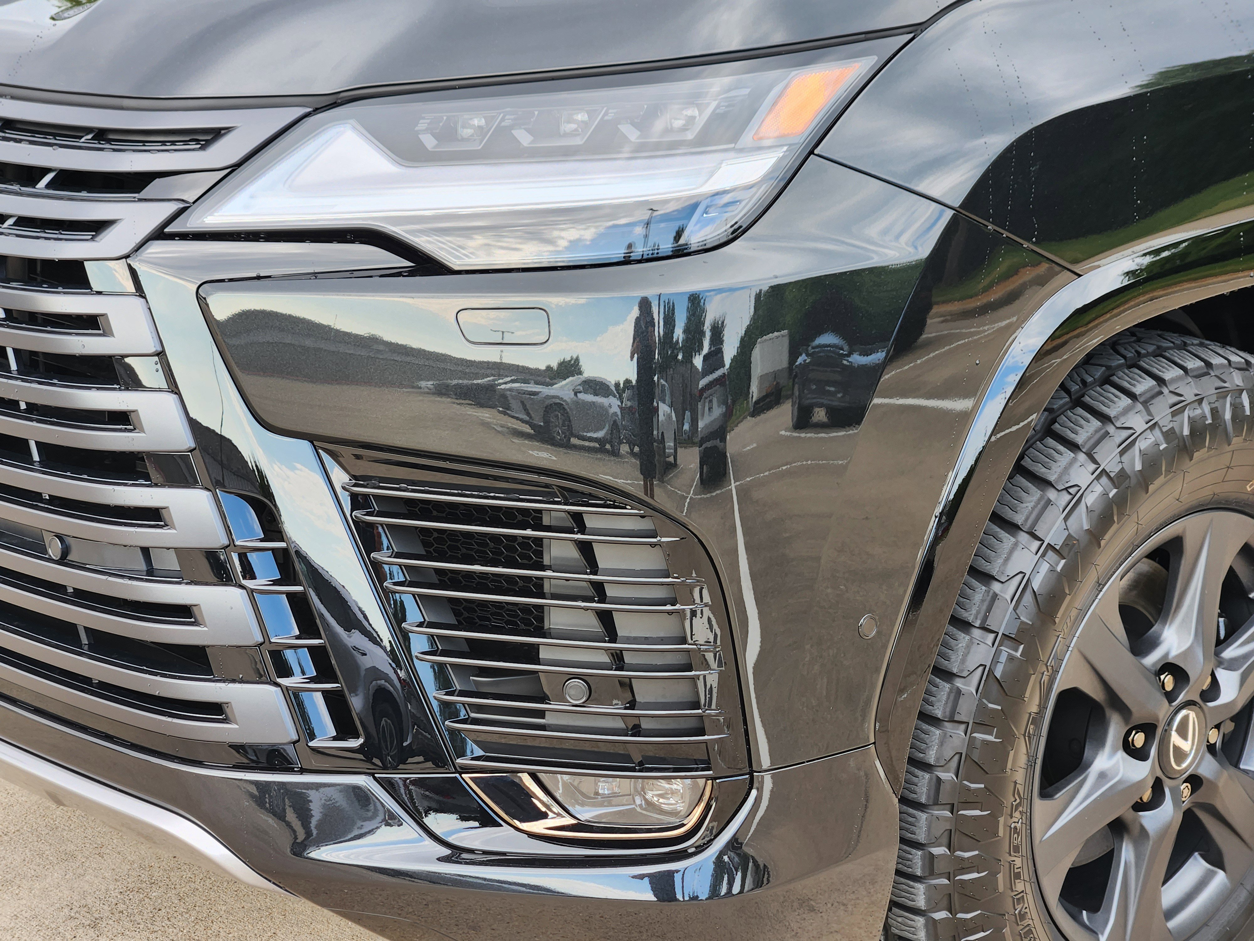 New 2025 Lexus LX 700h Overtrail image 5