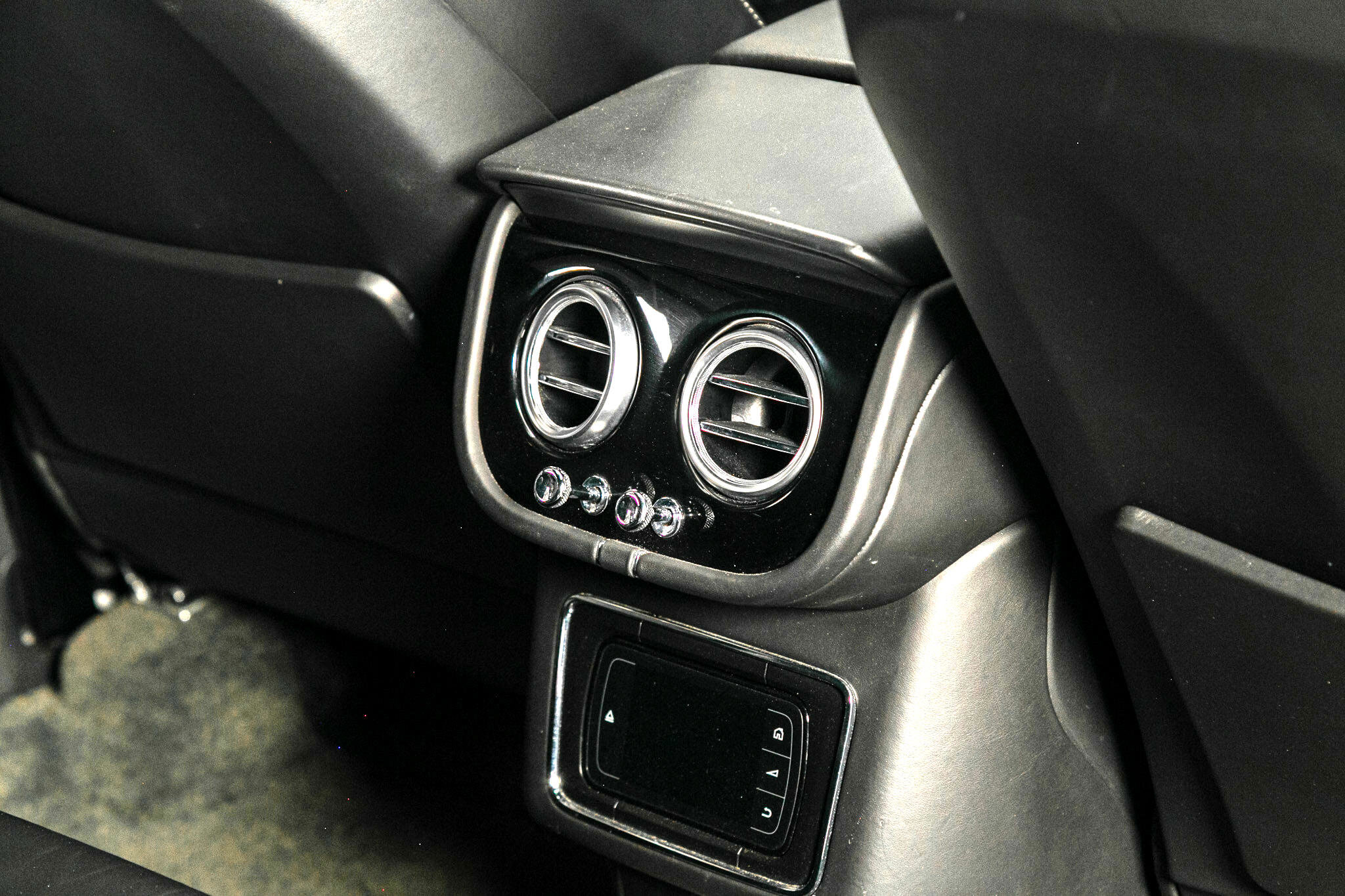 Used 2017 Bentley Bentayga image 29