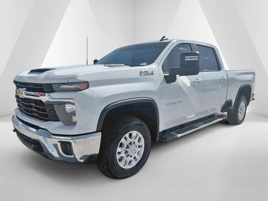 Used 2025 Chevrolet Silverado 2500 LT AWD/4WD image 3