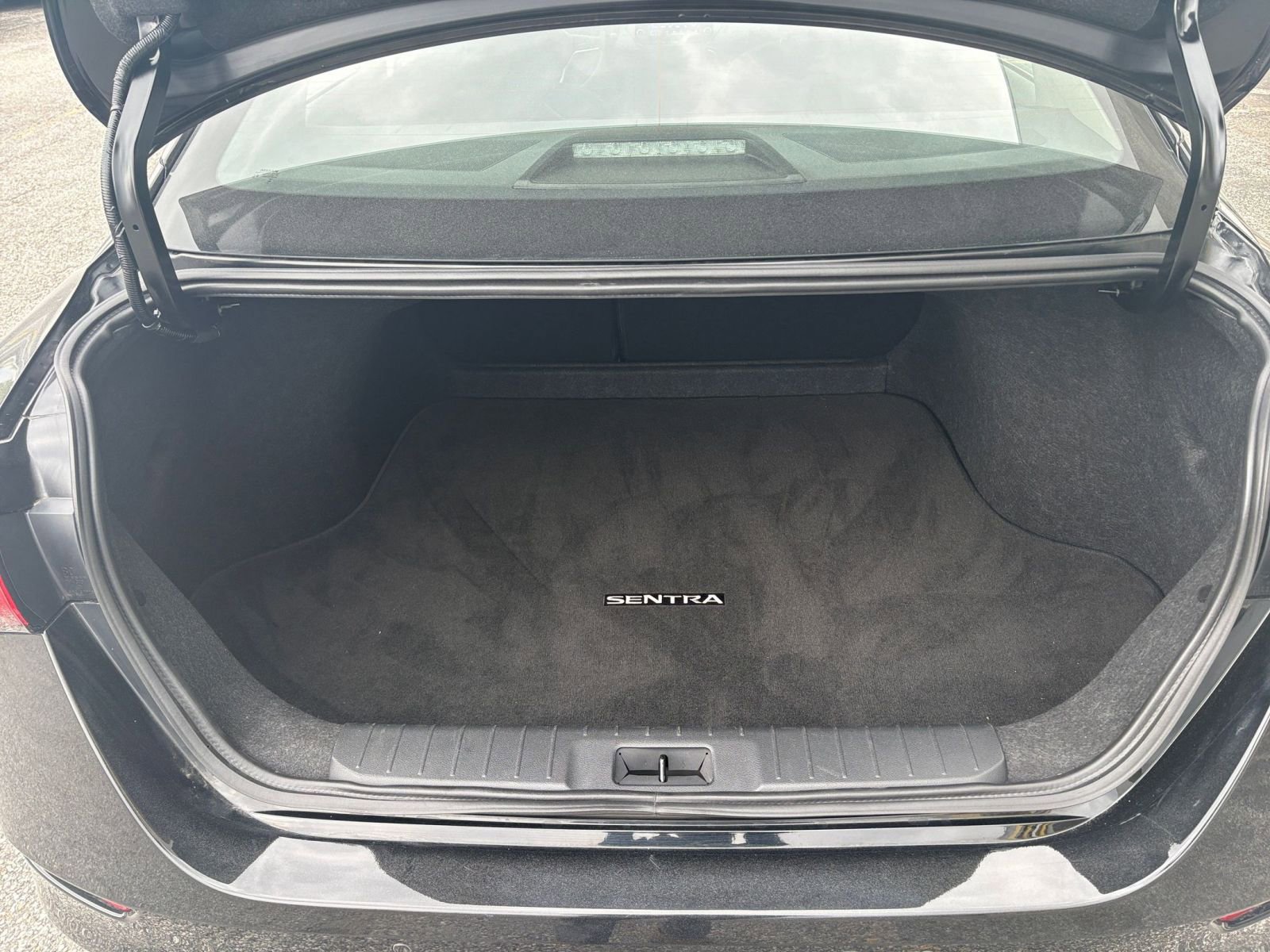 Used 2025 Nissan Sentra SV FWD image 29