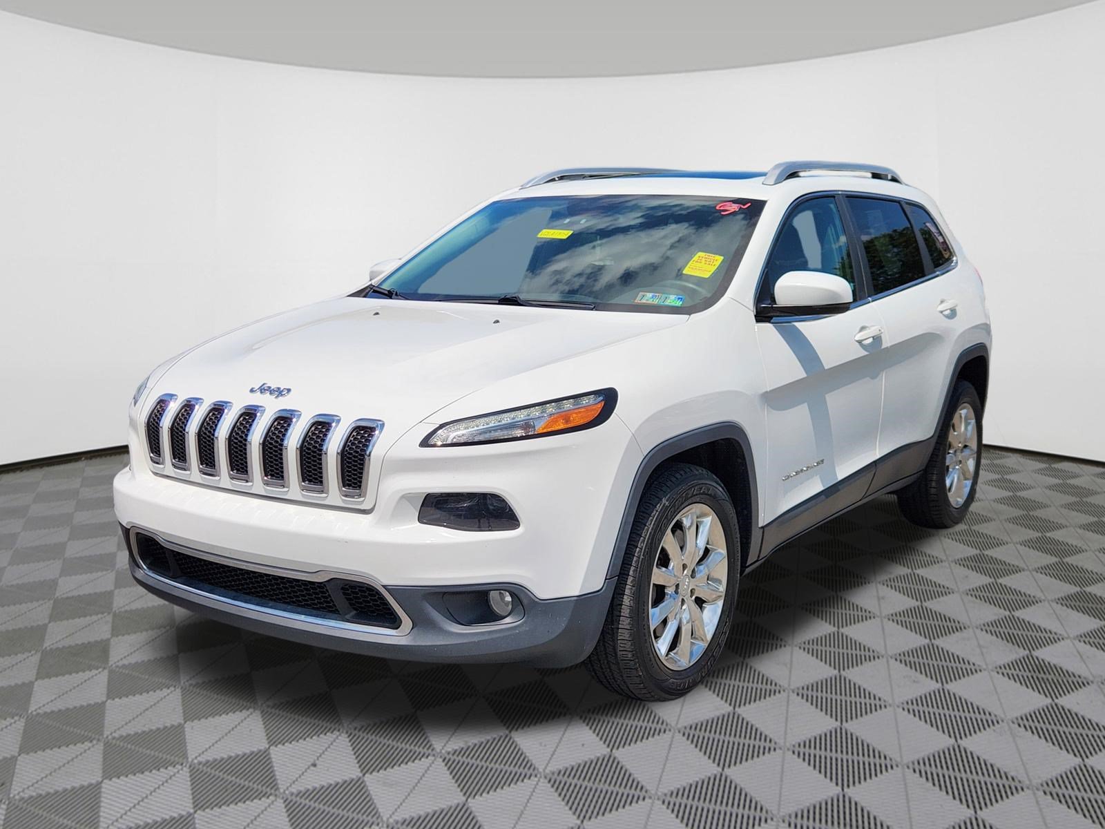 Used 2017 Jeep Cherokee Limited AWD/4WD image 2