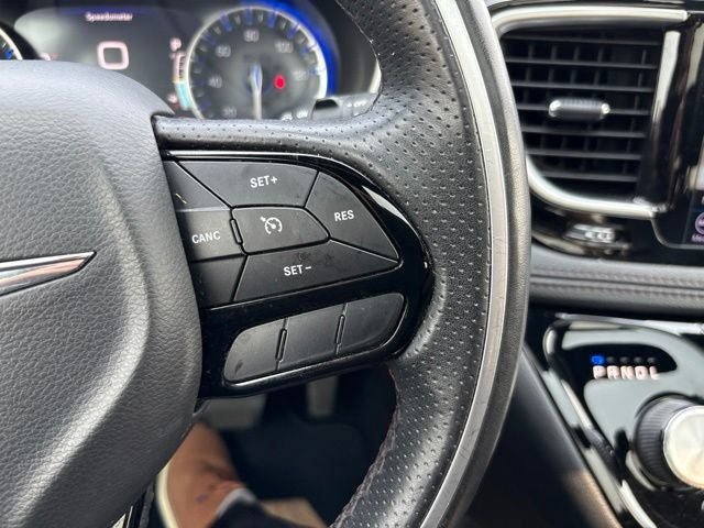 Used 2020 Chrysler Pacifica Limited FWD image 25
