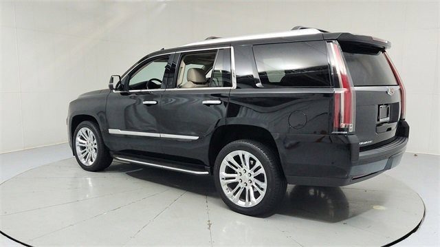 Used 2020 Cadillac Escalade Luxury image 3