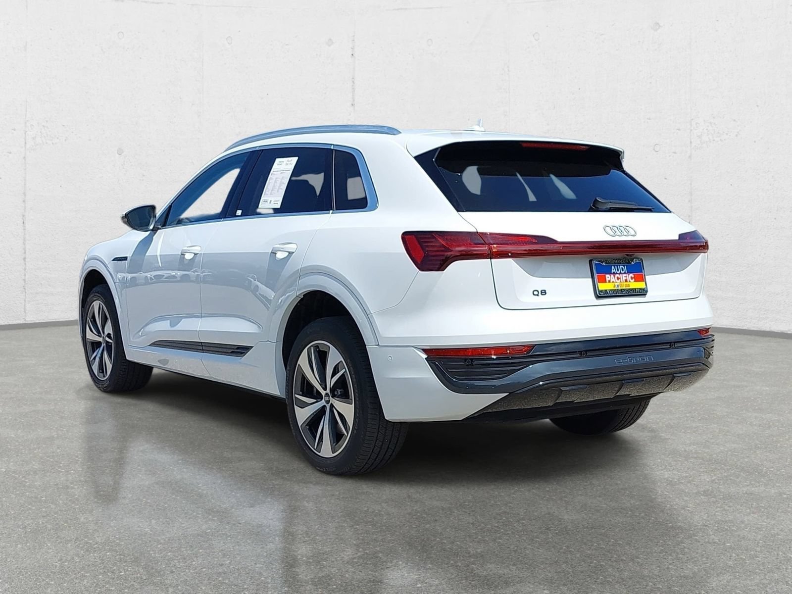 Used 2024 Audi Q8 e-tron Premium Plus w/ Premium Plus Package AWD/4WD image 7