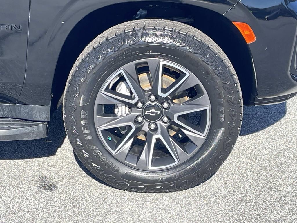 Used 2022 Chevrolet Suburban Z71 image 11