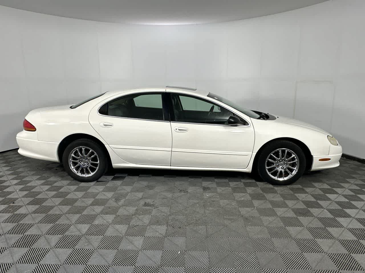 Used 2002 Chrysler Concorde Limited FWD image 9