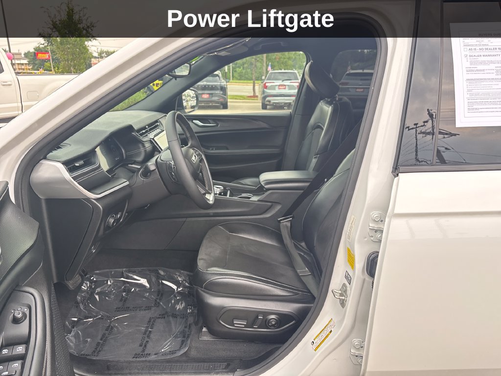 Used 2023 Jeep Grand Cherokee Altitude AWD/4WD image 12