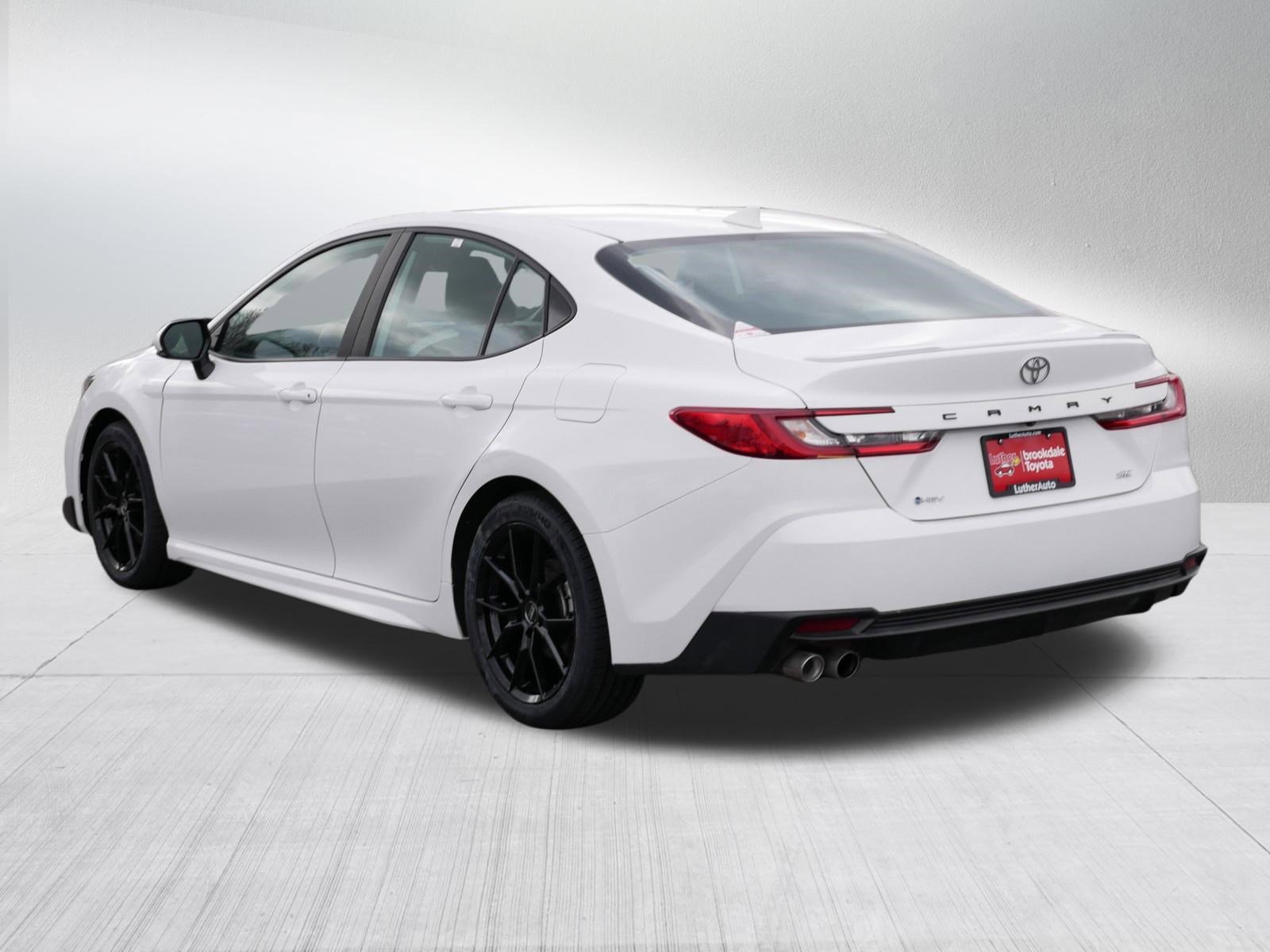 Certified 2025 Toyota Camry SE FWD image 5