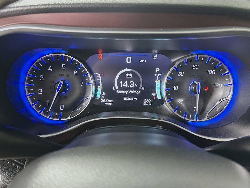 Used 2017 Chrysler Pacifica Limited w/ UConnect Theater Package FWD image 12