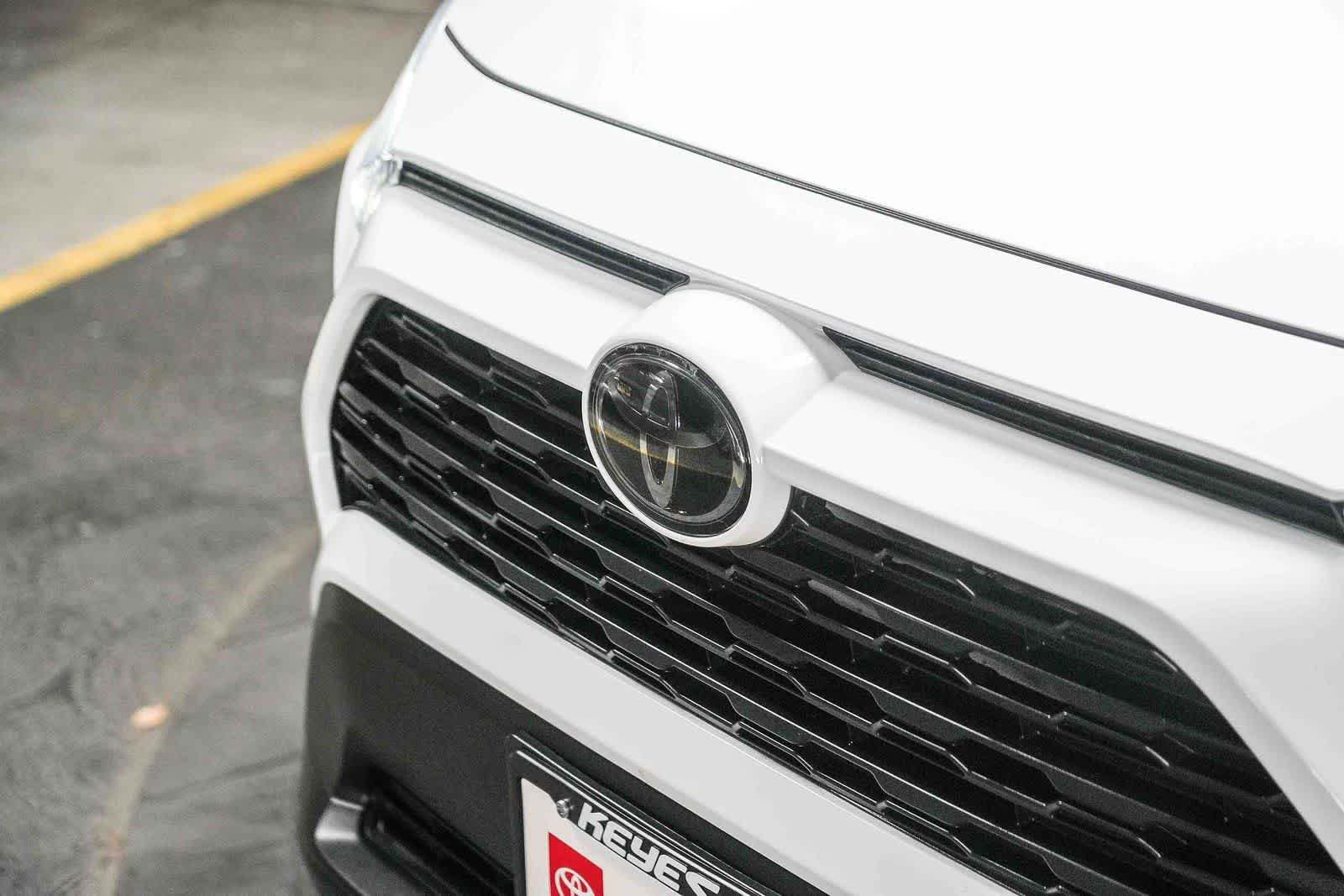 Certified 2025 Toyota RAV4 LE FWD image 4