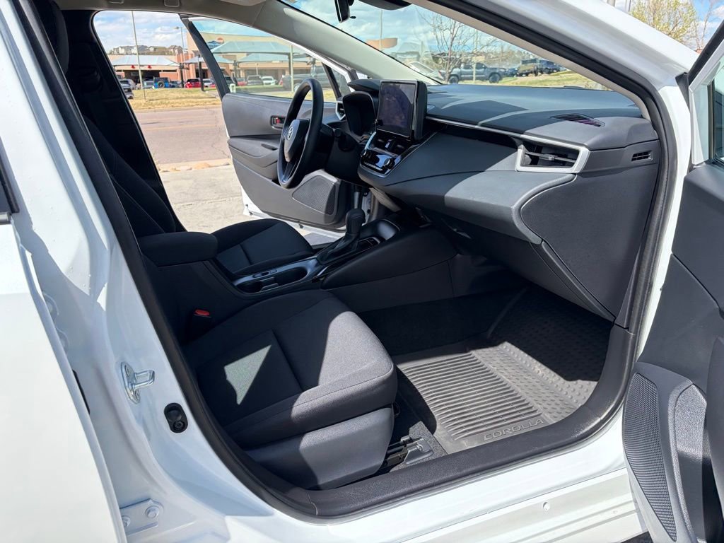 Used 2025 Toyota Corolla LE w/ LE Premium Package image 26