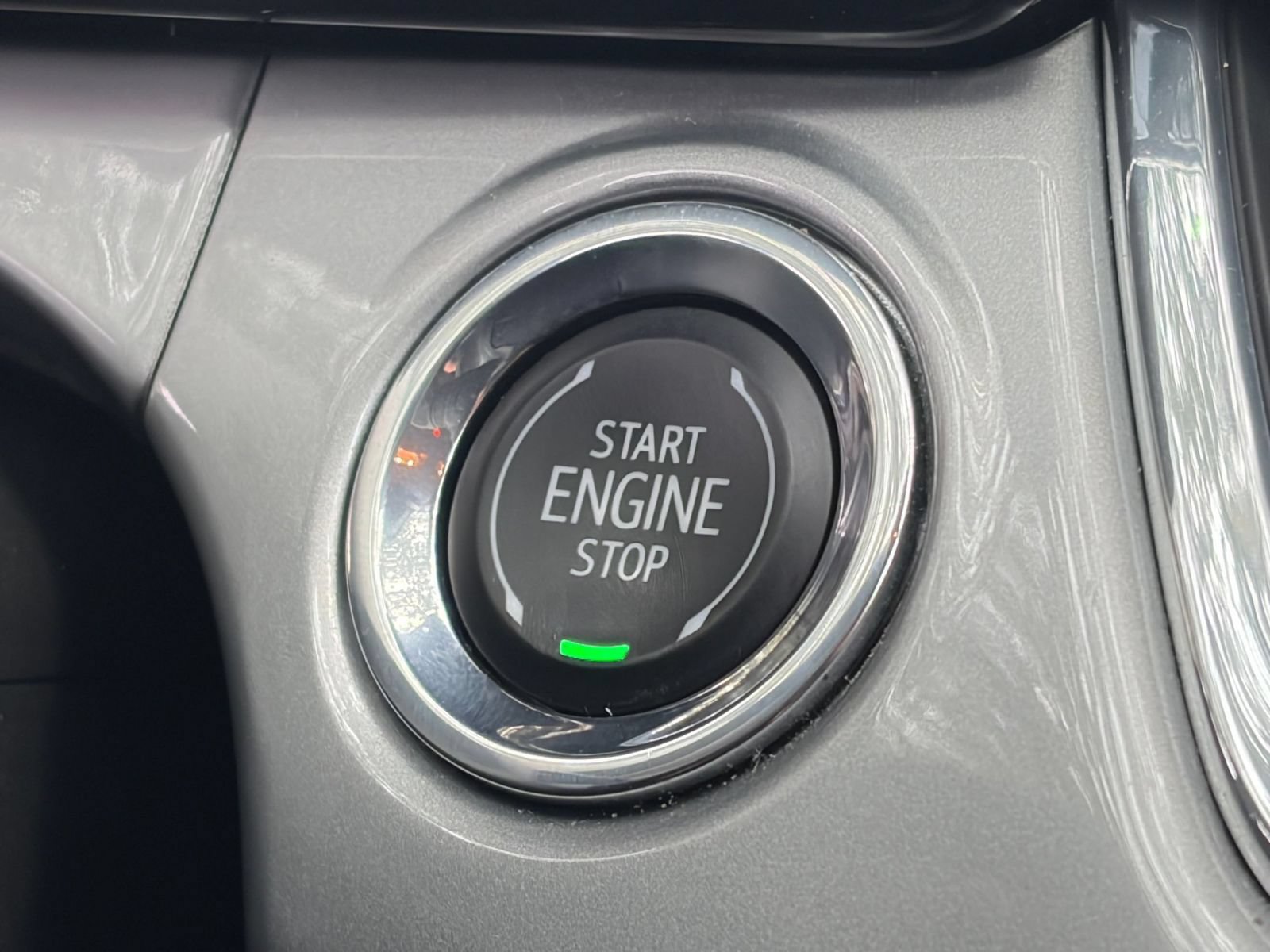 Used 2025 Chevrolet Trax LT FWD image 20