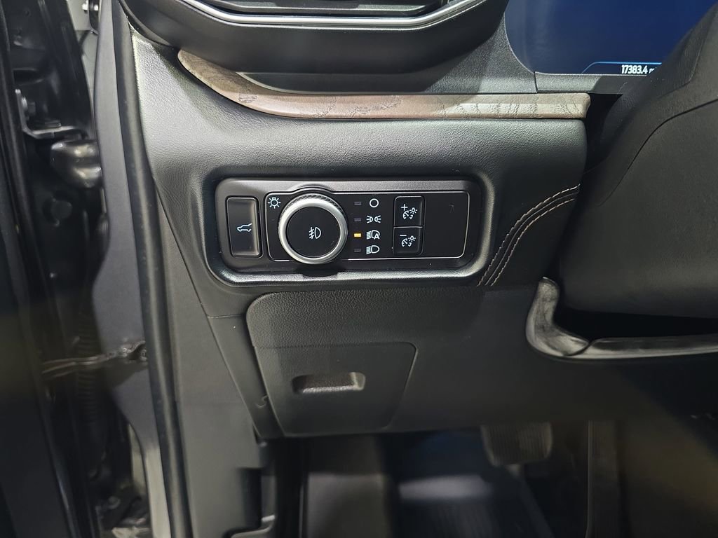 Used 2024 Ford Explorer Platinum w/ Technology Package AWD/4WD image 29