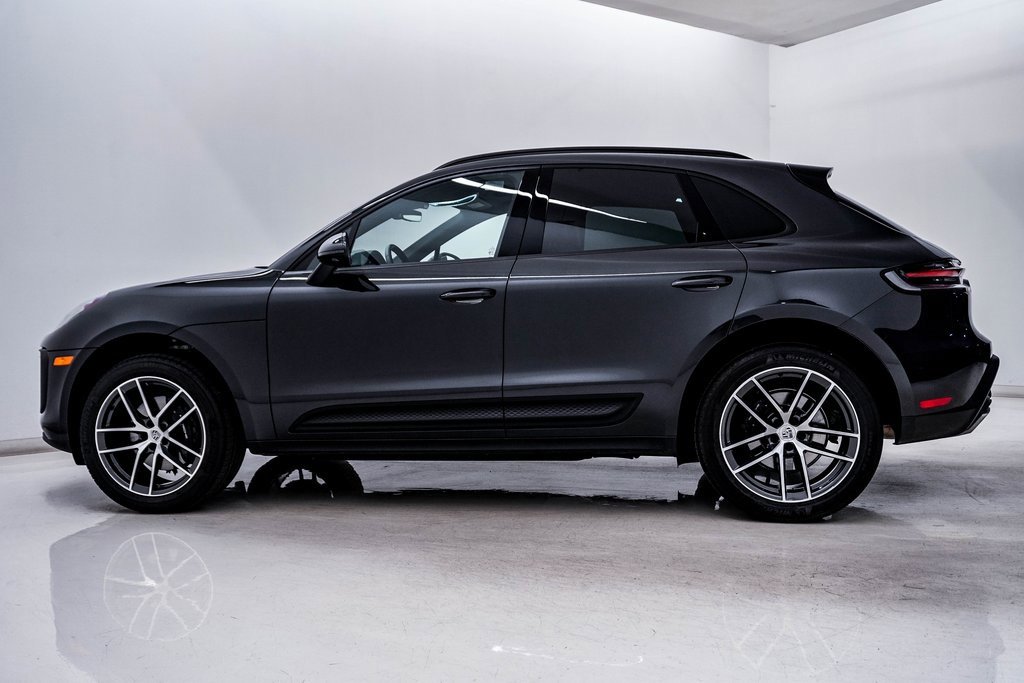 Certified 2025 Porsche Macan image 2