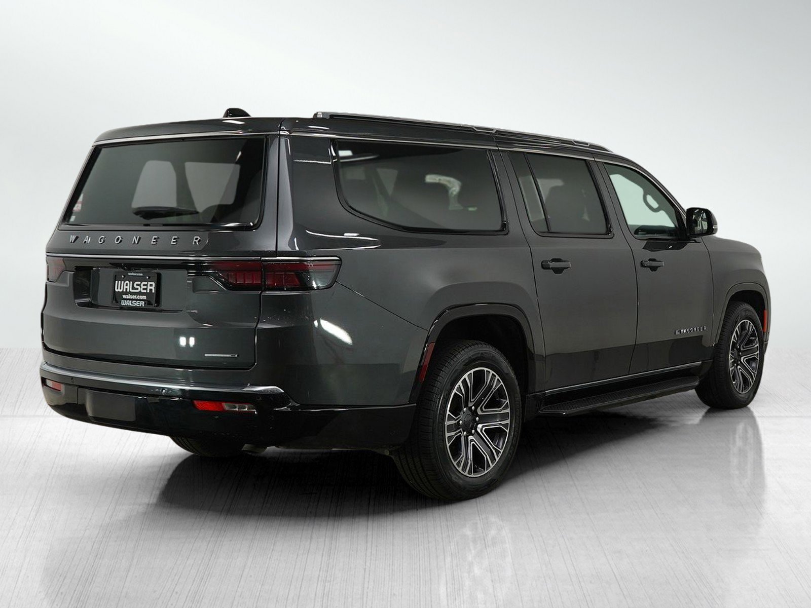 Used 2024 Jeep Wagoneer L Series II w/ Flexible Seating Group image 5