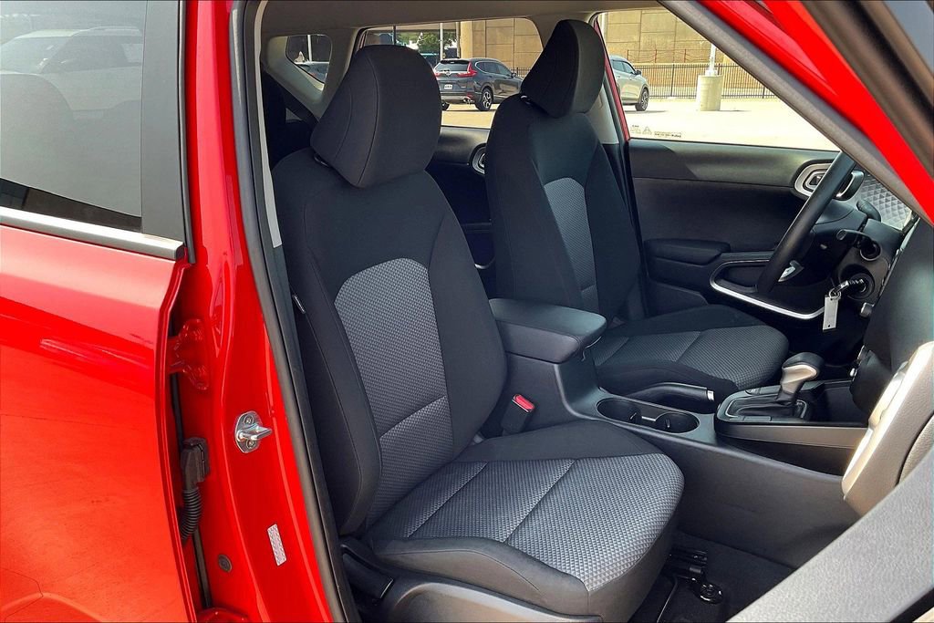 Used 2022 Kia Soul LX w/ Technology Package image 7