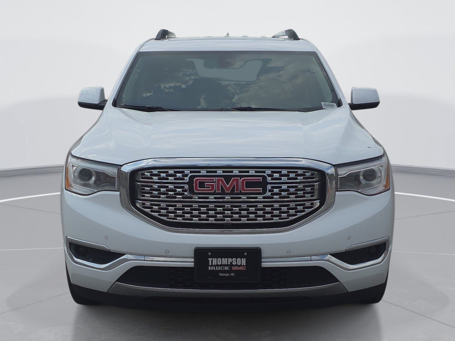 Used 2017 GMC Acadia Denali w/ Technology Package FWD image 8