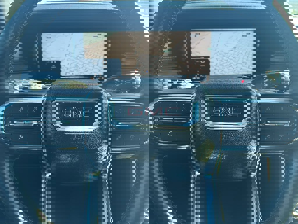 Used 2025 GMC Acadia Elevation image 24