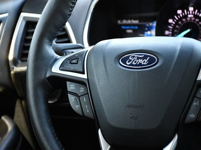 Used 2018 Ford Edge Titanium w/ Equipment Group 302A AWD/4WD image 28