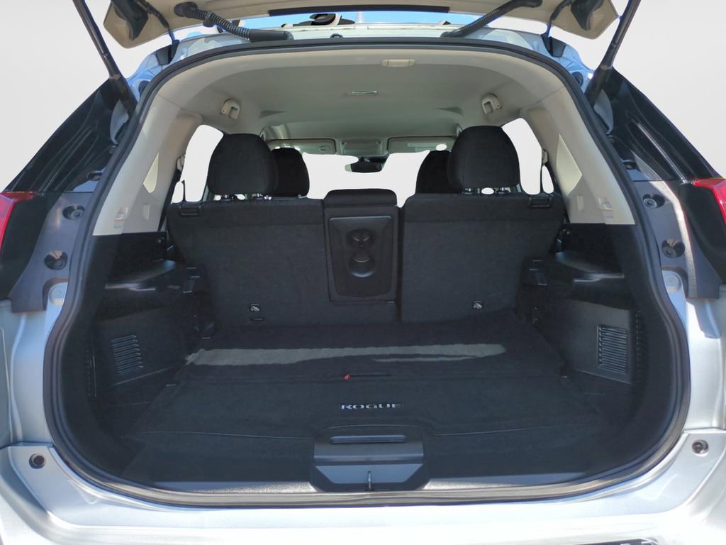 Certified 2020 Nissan Rogue SV w/ Premium Package FWD image 21