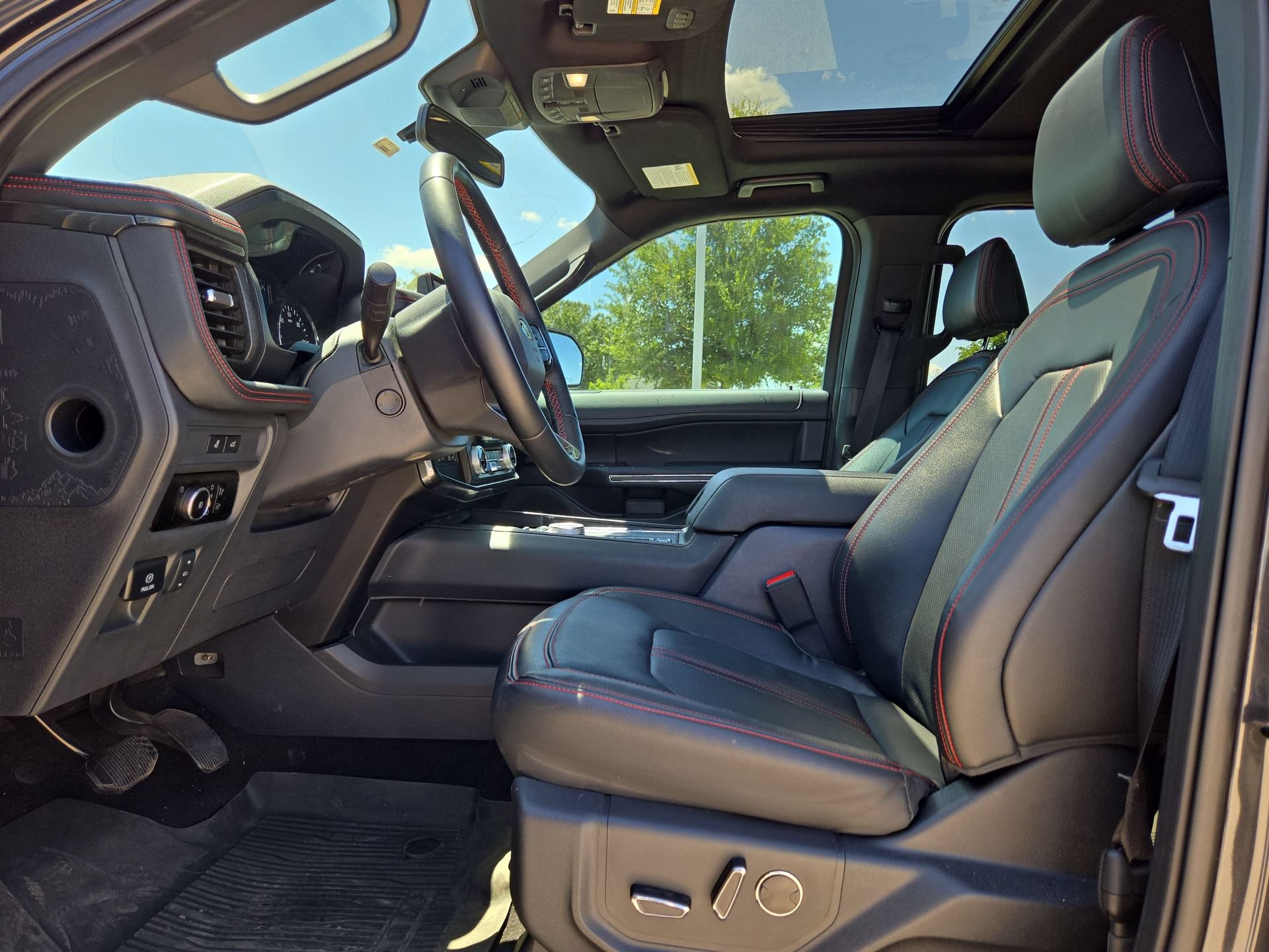 Used 2023 Ford Expedition Limited RWD image 16