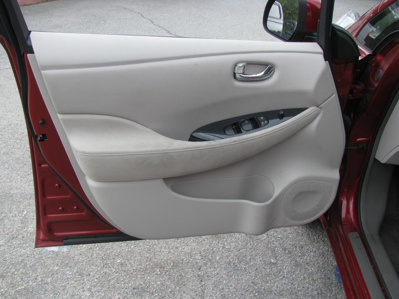 Used 2011 Nissan Leaf image 8