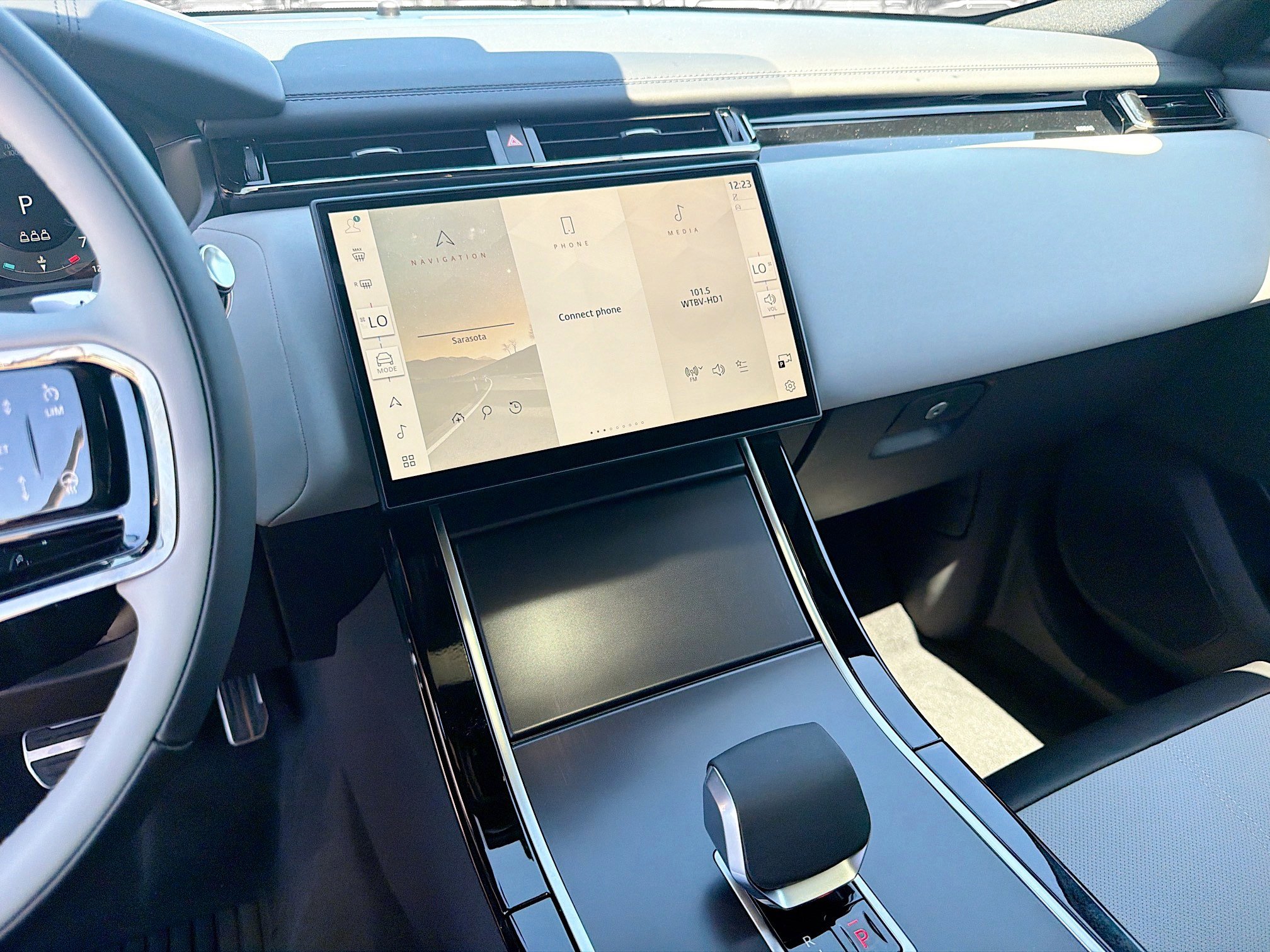 New 2026 Land Rover Range Rover Velar Dynamic SE image 27