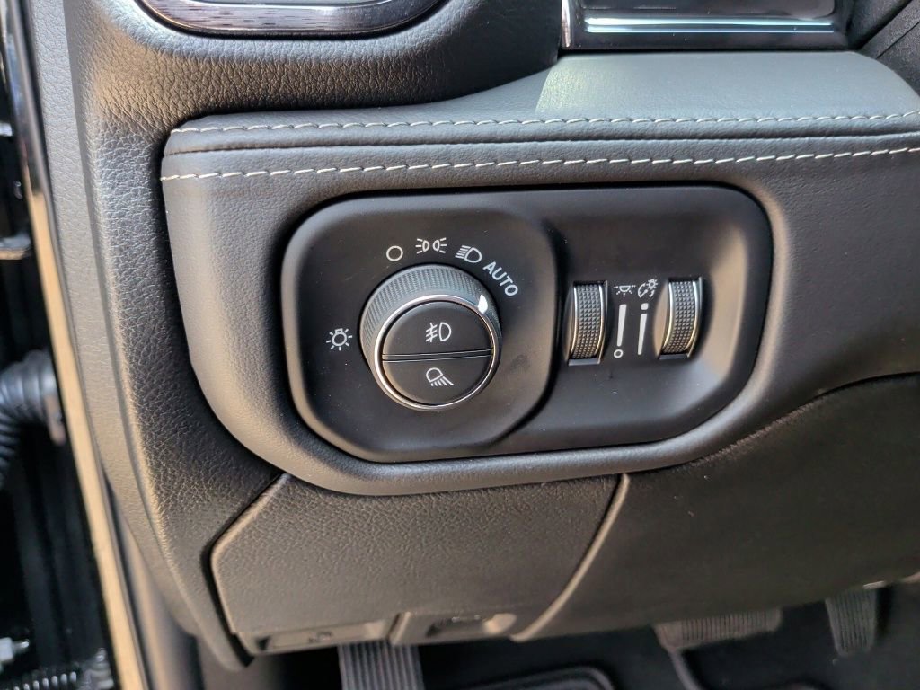 Used 2025 RAM 3500 Limited AWD/4WD image 16