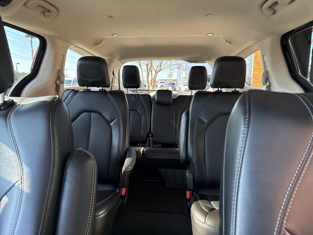 Used 2024 Chrysler Pacifica Touring-L image 21